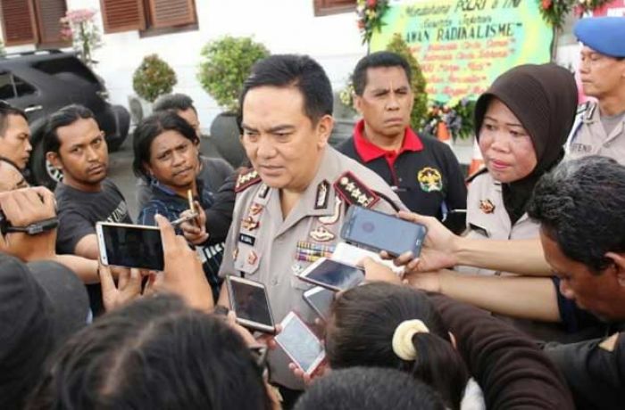 Polrestabes Surabaya Tegaskan Tidak Ada Ormas yang Ikut dalam Penggerebekan Pesta Seks Kaum Gay Polrestabes Surabaya Tegaskan Tidak Ada Ormas yang Ikut dalam Penggerebekan Pesta Seks Kaum Gay