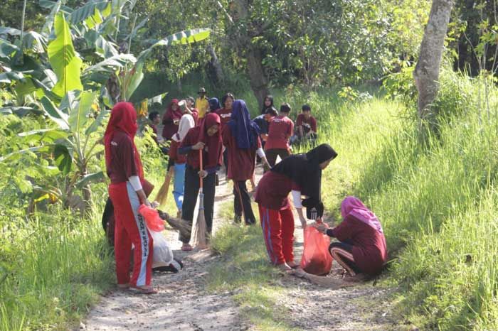 Mahasiswa UTM Madura Gelar Bakti Sosial Besar-besaran di Konang Bangkalan Mahasiswa UTM Madura Gelar Bakti Sosial Besar-besaran di Konang Bangkalan