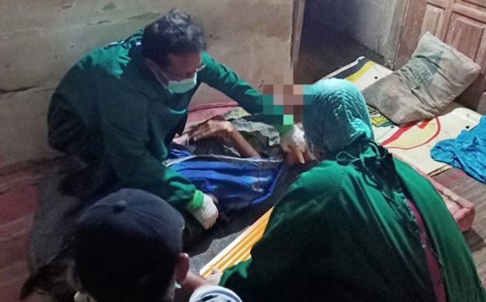 Homecare Gambiran Jemput dan Rawat Sukadi, Kakek 74 Tahun Warga Lirboyo yang Terlantar Homecare Gambiran Jemput dan Rawat Sukadi, Kakek 74 Tahun Warga Lirboyo yang Terlantar