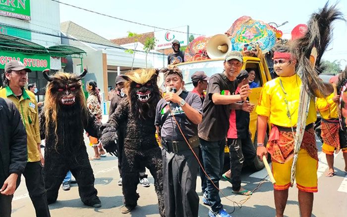 Tuntut Anggaran Pokir Dewan Diusut, DPRD Jombang Didemo FRMJ Tuntut Anggaran Pokir Dewan Diusut, DPRD Jombang Didemo FRMJ