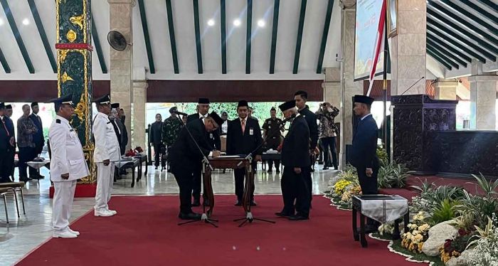 Budiar Anwar Dilantik Jadi Sekdakab Malang Budiar Anwar Dilantik Jadi Sekdakab Malang