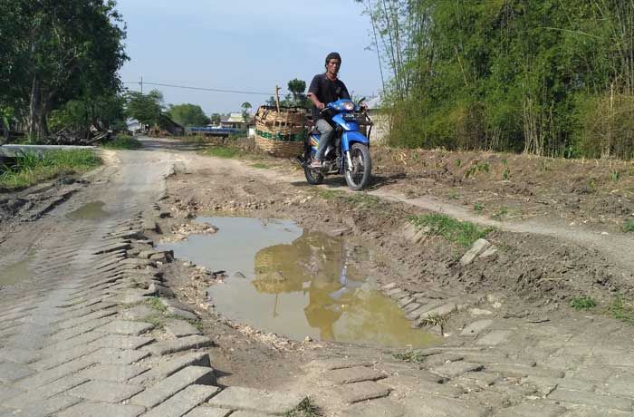Jalan Penghubung Desa Sembunglor Baureno - Desa Temu Kecamatan Kanor Jadi 