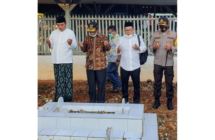 Bernostalgia, Menkopolhukam Mahfud MD Lihat Kamarnya Saat Nyantri di PP Al-Mardliyyah Bernostalgia, Menkopolhukam Mahfud MD Lihat Kamarnya Saat Nyantri di PP Al-Mardliyyah