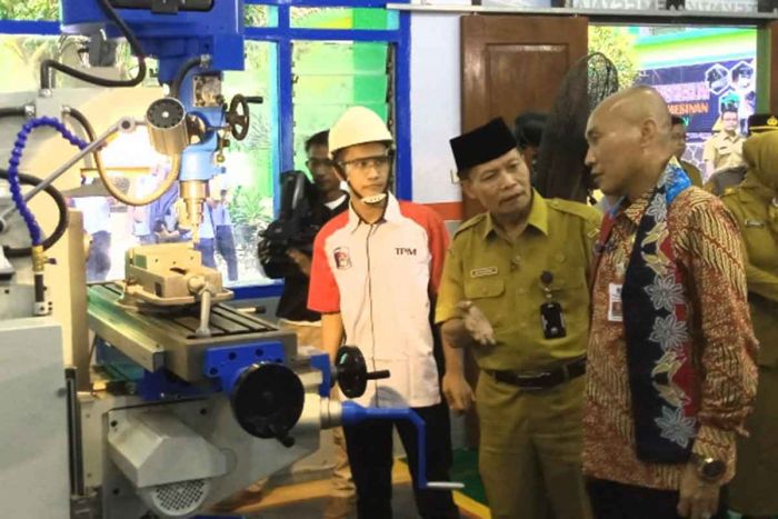 Monitoring Dunia Pendidikan, Kadindik Jatim Puas dan Bangga Atas Capaian SMKN 1 Madiun Monitoring Dunia Pendidikan, Kadindik Jatim Puas dan Bangga Atas Capaian SMKN 1 Madiun