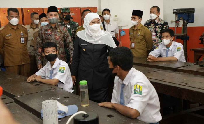 Jelang PPDB 2023, Gubernur Khofifah Terbitkan Kebijakan Baru Jelang PPDB 2023, Gubernur Khofifah Terbitkan Kebijakan Baru