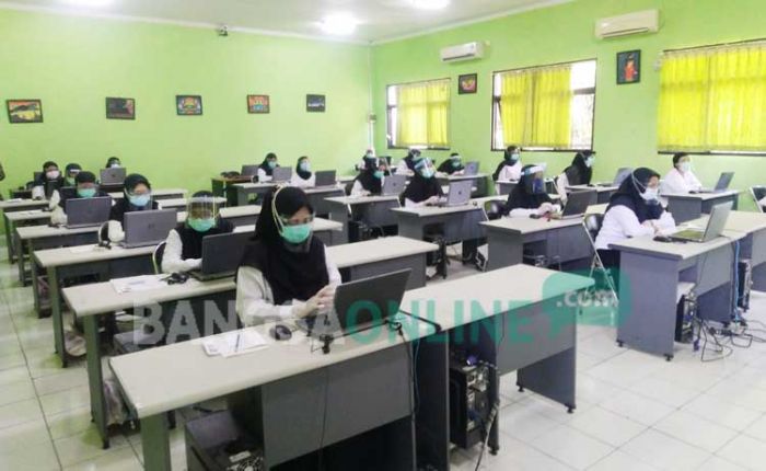 1.054 CPNS Ikuti Tes SKB Tahap Dua di SMPN 1 Lamongan 1.054 CPNS Ikuti Tes SKB Tahap Dua di SMPN 1 Lamongan