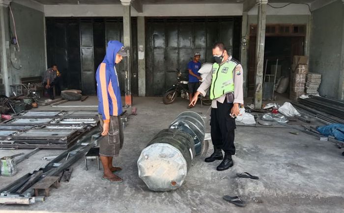 Kecelakaan Kerja, Tubuh Tukang Las Luka Bakar Usai Potong Drum Kecelakaan Kerja, Tubuh Tukang Las Luka Bakar Usai Potong Drum