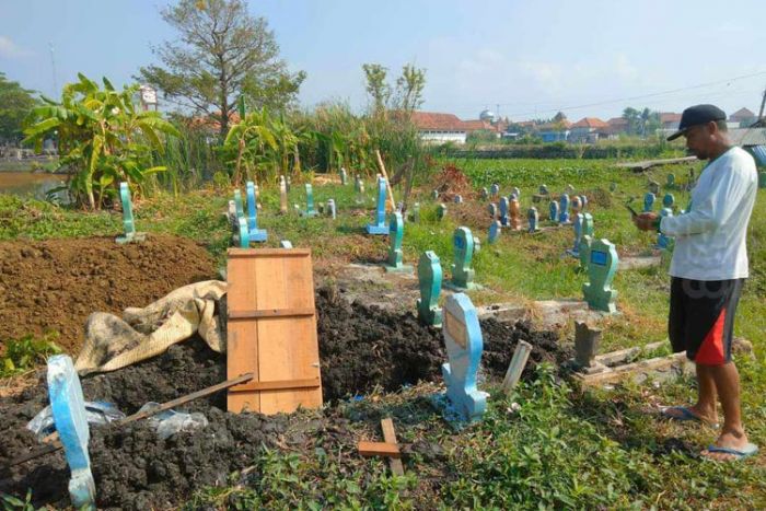 Heboh! Meninggal Jumat Legi, Tali Pocong Warga Lamongan Hilang Heboh! Meninggal Jumat Legi, Tali Pocong Warga Lamongan Hilang