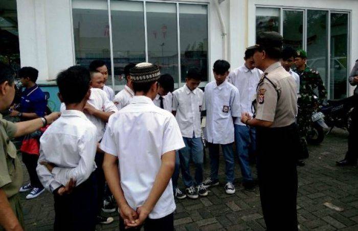 Hendak Pesta Miras, 12 Pelajar di Tuban Digerebek Satpol PP Hendak Pesta Miras, 12 Pelajar di Tuban Digerebek Satpol PP