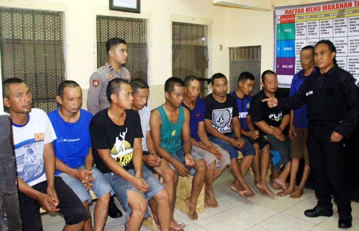 Polres Gresik Ringkus Komplotan Pencuri Besi PT Waskita Polres Gresik Ringkus Komplotan Pencuri Besi PT Waskita