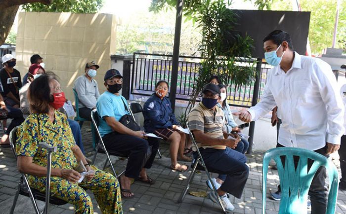 Wali Kota Kediri Tinjau Penyaluran Bantuan Sosial Beras untuk 21.998 KPM Wali Kota Kediri Tinjau Penyaluran Bantuan Sosial Beras untuk 21.998 KPM