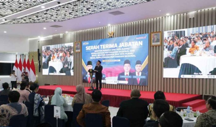 Awali Sambutan di Sertjiab Menteri ATR/BPN, Nusron Wahid Ajak Doa Bersama untuk Ibunda AHY Awali Sambutan di Sertjiab Menteri ATR/BPN, Nusron Wahid Ajak Doa Bersama untuk Ibunda AHY