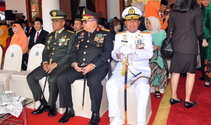 Pangkoarmada II Hadiri Upacara Peringatan HUT ke-74 Provinsi Jatim Pangkoarmada II Hadiri Upacara Peringatan HUT ke-74 Provinsi Jatim