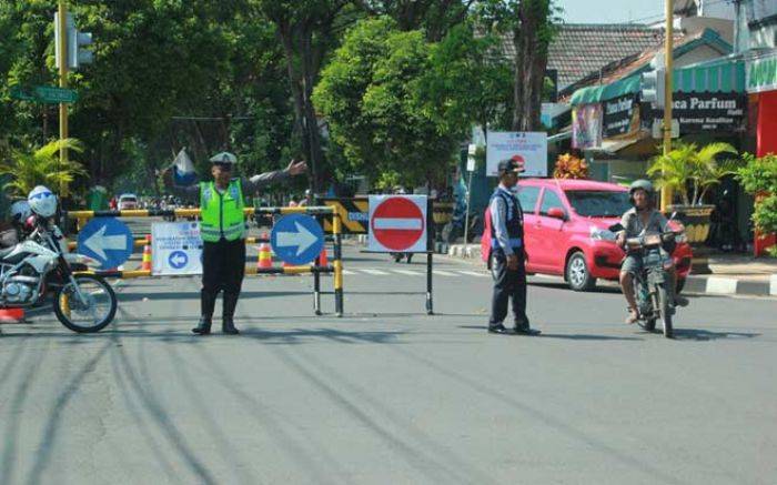Pemberlakuan Sistem Satu Arah di Jalan Basuki Rahmat Tuban, Polisi Tilang 161 Kendaraan