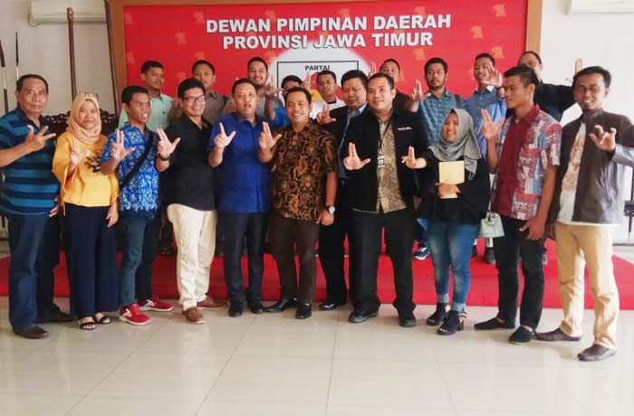 KPK Datangi Kantor DPD Partai Gerindra Jatim KPK Datangi Kantor DPD Partai Gerindra Jatim