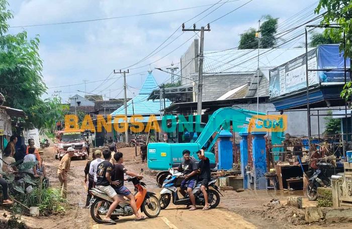 Tanggulangi Banjir di Banyakan dan Grogol, DPUPR Kabupaten Kediri Normalisasi Sungai Tanggulangi Banjir di Banyakan dan Grogol, DPUPR Kabupaten Kediri Normalisasi Sungai