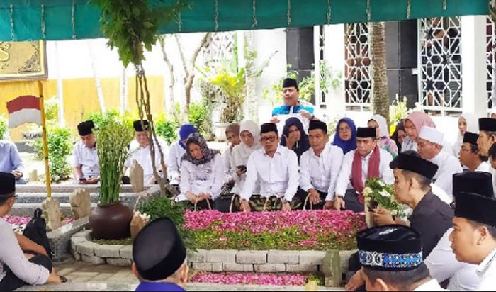 Tujuh Hari Gus Sholah, Pengurus DPP Partai Nasdem Ziarah ke Tebuireng Tujuh Hari Gus Sholah, Pengurus DPP Partai Nasdem Ziarah ke Tebuireng