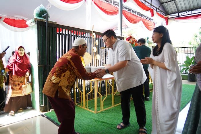Hadir di Halal Bihalal Lingkungan Tempat Tinggal, Bupati Kediri Tak Pernah Absen dan Selalu Ramah Hadir di Halal Bihalal Lingkungan Tempat Tinggal, Bupati Kediri Tak Pernah Absen dan Selalu Ramah