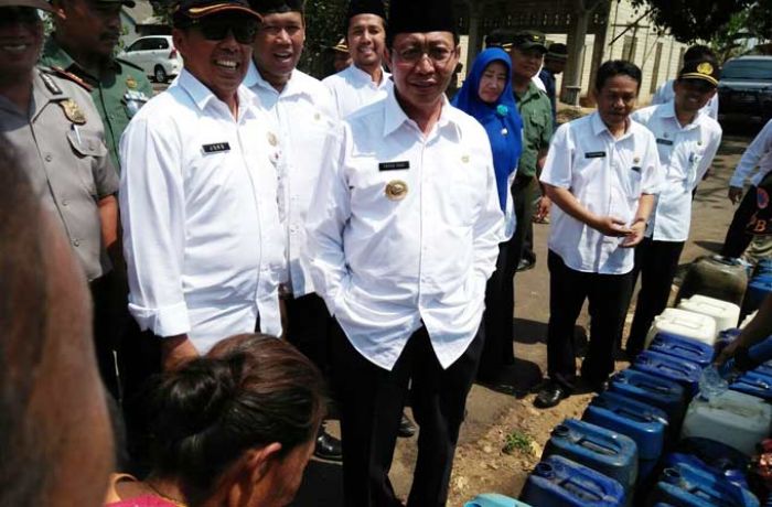 Bupati Tuban Pantau Kekeringan di Kerek Bupati Tuban Pantau Kekeringan di Kerek