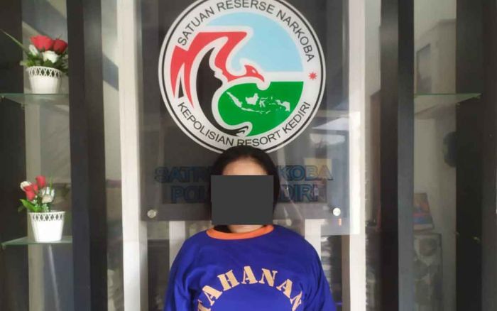 Edarkan Sabu dan Pil Dobel L, IRT di Kediri Ditangkap Polisi Edarkan Sabu dan Pil Dobel L, IRT di Kediri Ditangkap Polisi