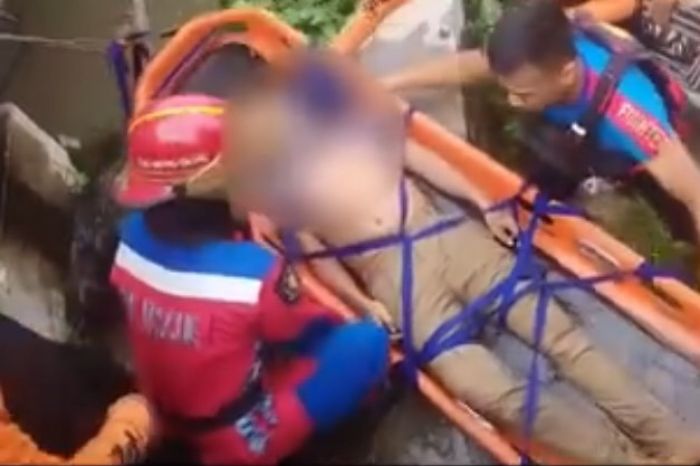 Residivis Sabu Nyopet di Kawasan Tugu Pahlawan, Tewas Usai Tercebur di Kalimas, Satu Dihajar Massa Residivis Sabu Nyopet di Kawasan Tugu Pahlawan, Tewas Usai Tercebur di Kalimas, Satu Dihajar Massa