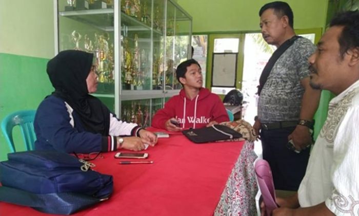 Cucu Tak Masuk SMPN Dekat Rumah, Kakek di Gedeg Mojokerto Sampai Gebrak Meja Cucu Tak Masuk SMPN Dekat Rumah, Kakek di Gedeg Mojokerto Sampai Gebrak Meja