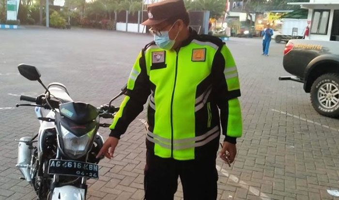 Pria di Blitar Nekat Tabrakkan Diri ke Kereta Api Pria di Blitar Nekat Tabrakkan Diri ke Kereta Api