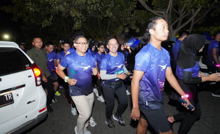Pj Wali Kota Batu Hadir di Tengah Ribuan Pelari yang Meriahkan Dino Night Run Season 2 JTP Grup Pj Wali Kota Batu Hadir di Tengah Ribuan Pelari yang Meriahkan Dino Night Run Season 2 JTP Grup