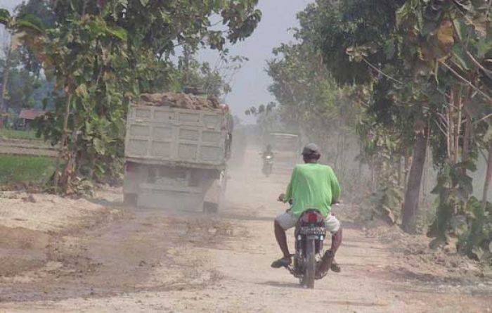 Polusi Debu Proyek Galian C di Kasreman Ngawi Ganggu Warga Polusi Debu Proyek Galian C di Kasreman Ngawi Ganggu Warga