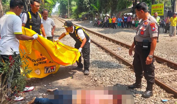 Hendak Jenguk Tahanan di Sedati, Wanita Asal Malang Tewas Tertabrak Kereta Api di Waru Hendak Jenguk Tahanan di Sedati, Wanita Asal Malang Tewas Tertabrak Kereta Api di Waru