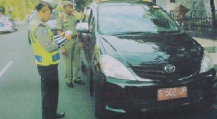 8 Kendaraan Dinas Pemkab Lamongan Terjaring Operasi 8 Kendaraan Dinas Pemkab Lamongan Terjaring Operasi