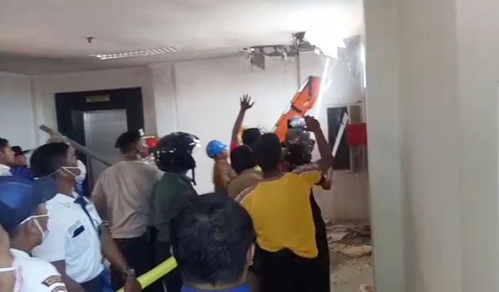 Kebakaran RSUD Syamrabu Bukan Gara-gara Korsleting Listrik Kebakaran RSUD Syamrabu Bukan Gara-gara Korsleting Listrik