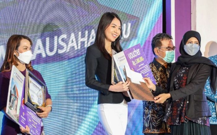 Istri Wali Kota Kediri Dinobatkan Sebagai The Inspiring Women saat Peringatan Hari Ibu Istri Wali Kota Kediri Dinobatkan Sebagai The Inspiring Women saat Peringatan Hari Ibu
