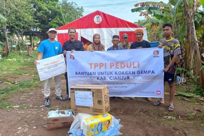 Peduli Gempa Cianjur, TPPI Tuban Salurkan Ratusan Paket Sembako Peduli Gempa Cianjur, TPPI Tuban Salurkan Ratusan Paket Sembako