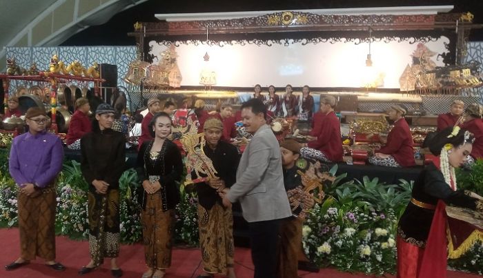 Stop Rokok Ilegal, Pemkot Madiun Adakan Wayangan Kenalkan 5 Dalang Lokal Stop Rokok Ilegal, Pemkot Madiun Adakan Wayangan Kenalkan 5 Dalang Lokal
