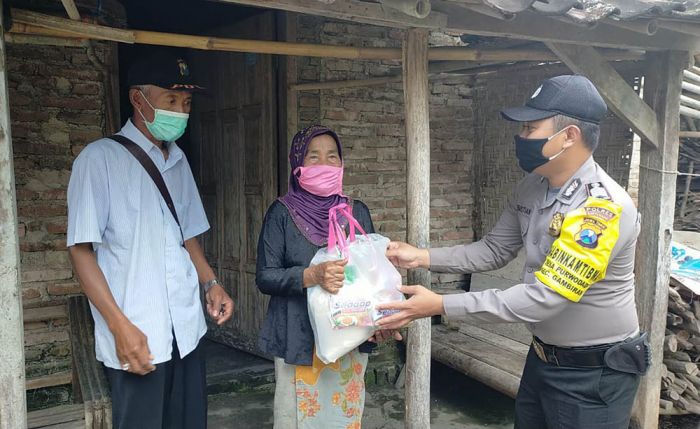 Polresta Banyuwangi Kembali Salurkan Bantuan Baksos dari Rumah ke Rumah Polresta Banyuwangi Kembali Salurkan Bantuan Baksos dari Rumah ke Rumah
