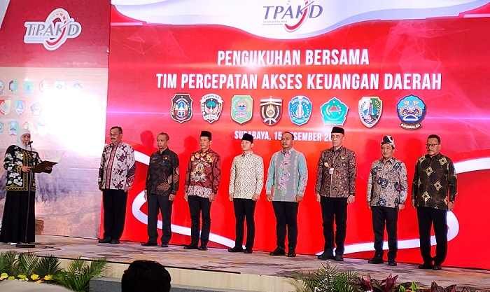 Kukuhkan 8 Tim TPAKD, Khofifah: Tugas Kita Bukan Layanan Saja, Banyak Kejahatan Keuangan Digital Kukuhkan 8 Tim TPAKD, Khofifah: Tugas Kita Bukan Layanan Saja, Banyak Kejahatan Keuangan Digital