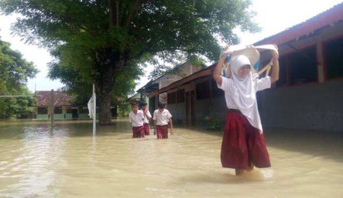 Banjir, Sejumlah Sekolah di Bojonegoro Diliburkan Banjir, Sejumlah Sekolah di Bojonegoro Diliburkan