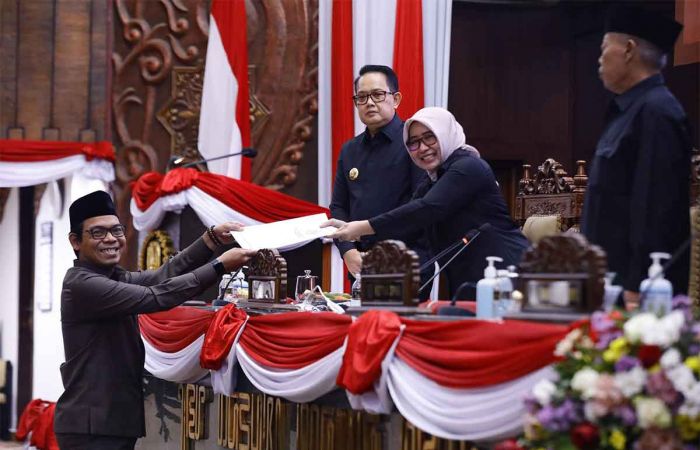 116 Anggota DPRD Jatim Pamit, Adhy Karyono Apresiasi Kinerja yang Hebat dan Produktif 116 Anggota DPRD Jatim Pamit, Adhy Karyono Apresiasi Kinerja yang Hebat dan Produktif