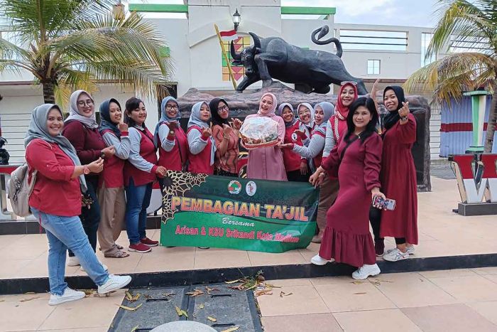 Apresiasi Kegiatan Arisan Srikandi, Wakil Walikota Madiun Turut Ikuti Bagi Takjil Apresiasi Kegiatan Arisan Srikandi, Wakil Walikota Madiun Turut Ikuti Bagi Takjil