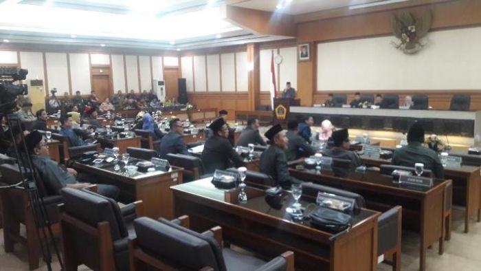Hujan Kritik dari Fraksi di Paripurna LPJ APBD 2017 Hujan Kritik dari Fraksi di Paripurna LPJ APBD 2017