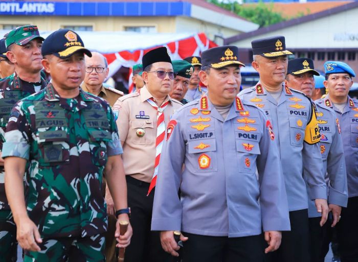 Silaturahmi Pj Gubernur Jatim, Kapolri dan Panglima TNI Singgung Insiden Berdarah di Sampang Silaturahmi Pj Gubernur Jatim, Kapolri dan Panglima TNI Singgung Insiden Berdarah di Sampang