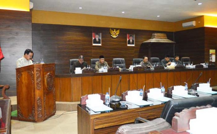 Rapat Paripurna DPRD Nganjuk Bahas Raperda Inisiatif Rapat Paripurna DPRD Nganjuk Bahas Raperda Inisiatif