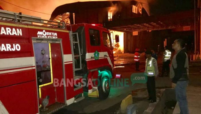 Kebakaran Gudang Pakan Ternak Wonokoyo di Pasuruan, Diduga Akibat Korsleting