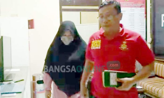 Penghina Jokowi Ditahan di Mapolsek Sukorejo Kota Blitar Penghina Jokowi Ditahan di Mapolsek Sukorejo Kota Blitar