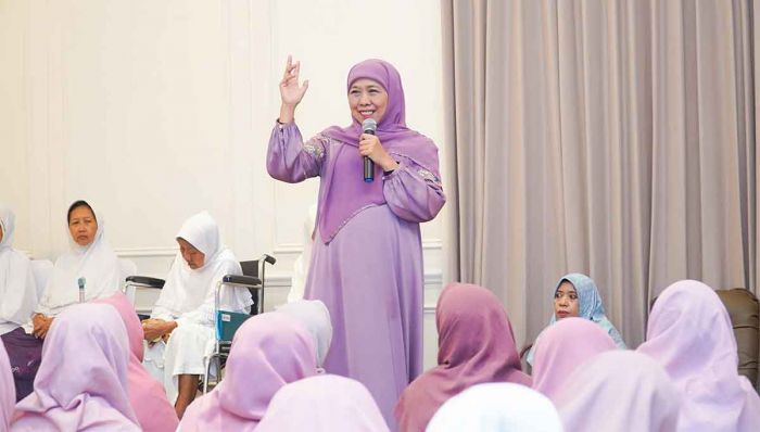 Bersama Muslimat NU, Khofifah Santuni Ratusan Lansia Dhuafa