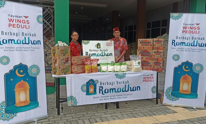 Yayasan Wings Peduli Bagikan Ribuan Paket Sembako ke Ponpes di Jombang