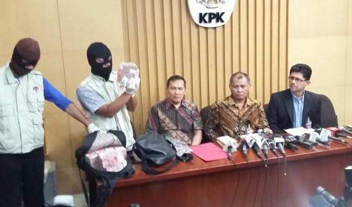 Suap Anggota DPRD DKI Jakarta, KPK Minta Presdir Agung Podomoro Land Serahkan Diri Suap Anggota DPRD DKI Jakarta, KPK Minta Presdir Agung Podomoro Land Serahkan Diri
