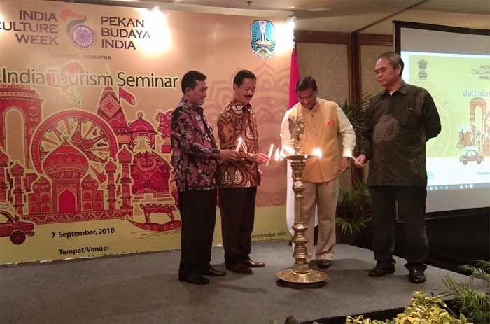 Asisten II Setdaprov Jatim Apresiasi Pekan Budaya India Asisten II Setdaprov Jatim Apresiasi Pekan Budaya India