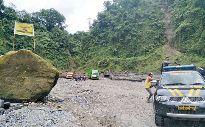 Pasca Longsor, Polres Blitar Tak Tutup Lokasi Tambang Pasir Pasca Longsor, Polres Blitar Tak Tutup Lokasi Tambang Pasir